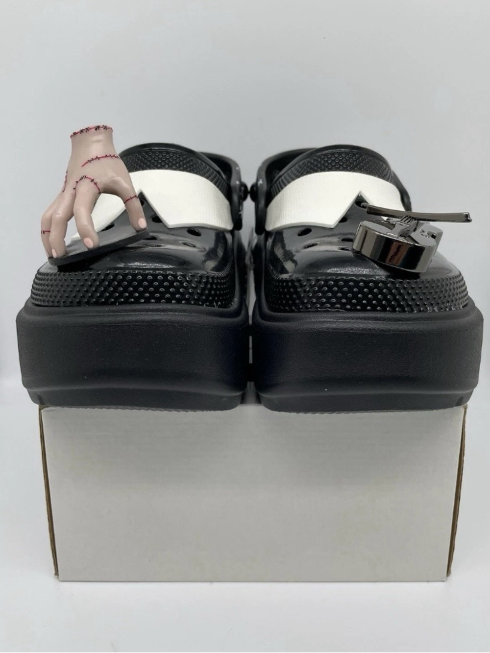 NWT Crocs X Wednesday Addams Stomp Clog Woman’s Size 7 - Thing & Chello Jibbitz - Picture 7 of 9